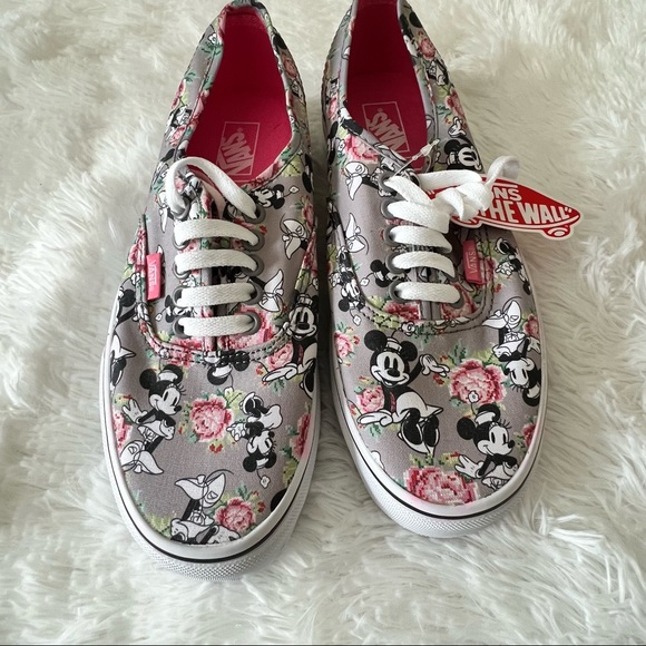 NEW Disney x Vans - Picture 3 of 9